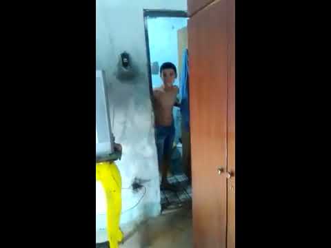 FILMEI MEU IRMÃO TOMANDO BANHO DEU MERDA APANHEI 😂😂