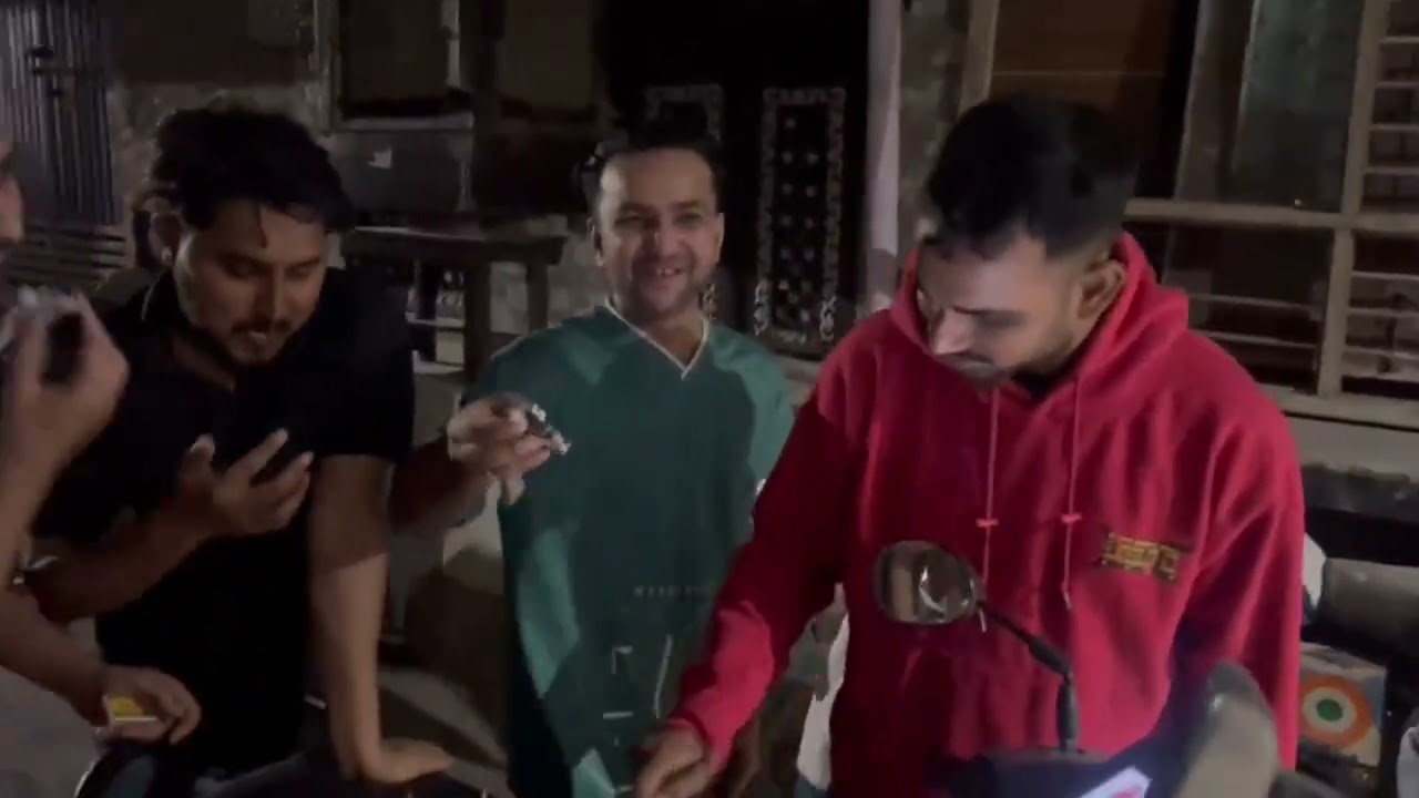 Moxin birthday - bade bhaiya ka janamdin manaya gali me, ola scooter me song play karke