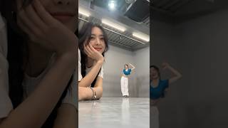 🍰왕하고 CAKE에게 먹혀버린 령채🥰#ITZY #CHAERYEONG #YUNA #ITZY_CAKE #CakeChallenge #ITZY_Turning_CAKE