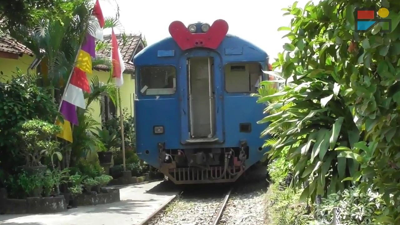 Dua Kereta Langka Blusukan Kampung di Jogja