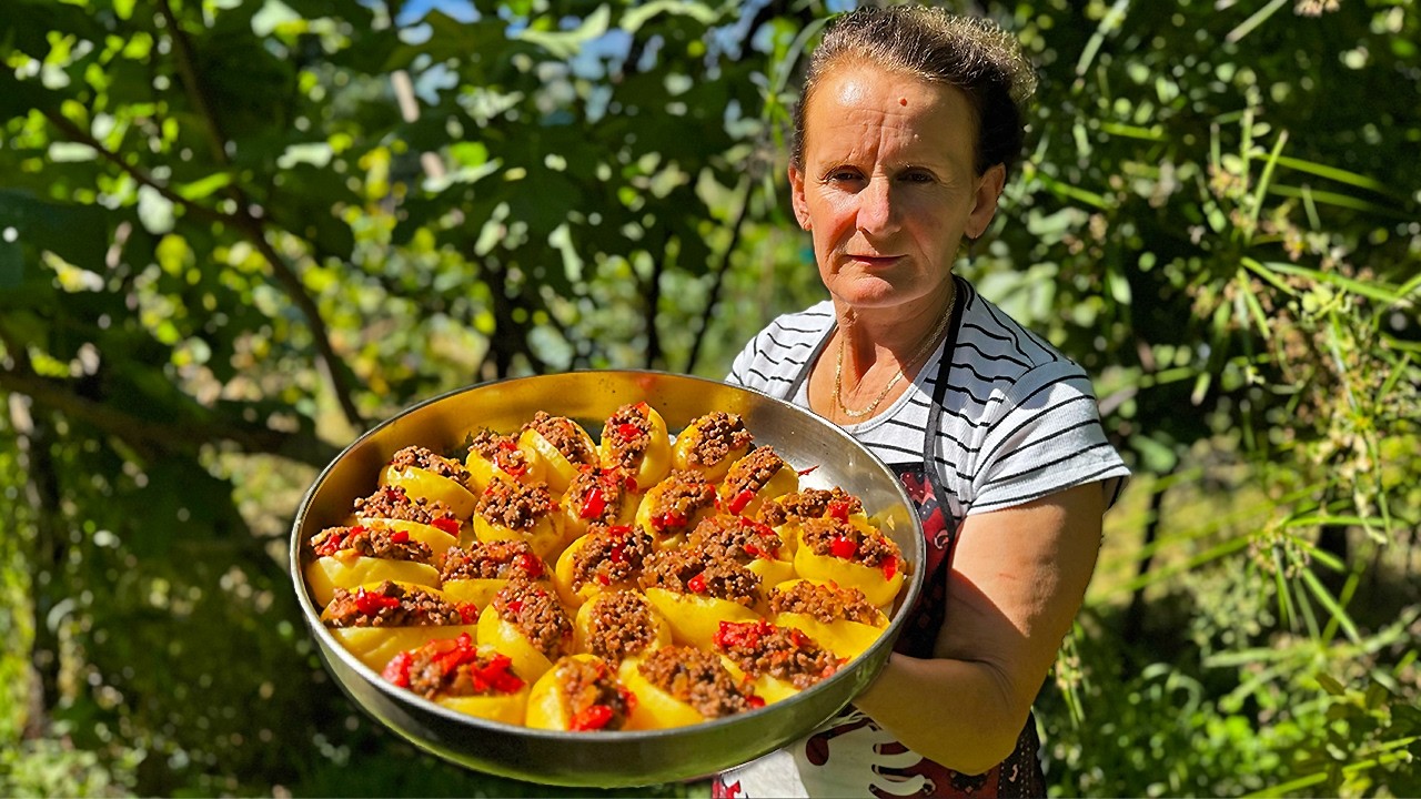 Lasagne-Style Baked Potatoes 🥔🧀 – Made with Albanian Village Products! 🇦🇱🔥