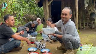 Part 3 Mbah Sariyah Jokes Ria With Mbah Sariyah While Relaxing From Tiredness