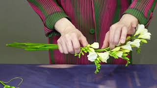 現代鉸剪蘭花藝造型 | FREESIA SPIKES TUTORIAL | OMAKASE 大師SOLOMON 花藝教室 | 家居鮮花插花擺設|