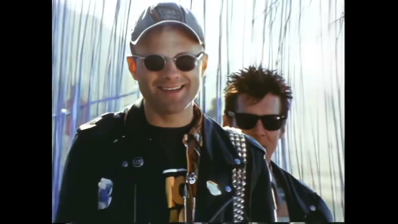 The Queers - Don't Back Down [HQ] - YouTube