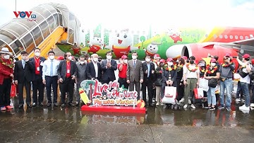 Đón đoàn du khách quốc tế hộ chiếu vaccine đầu tiên đến Phú Quốc trên chuyến bay của hãng Vietjet