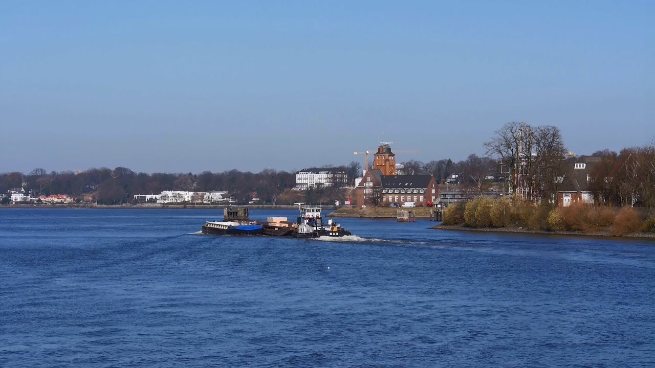 Hamburg, Finkenwerder, Köhlfleet, Blick zur Elbe und Lotsenstation - Full HD (1080p) Videobild