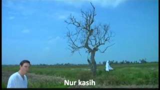 Video thumbnail of "Nur Kasih YASSIN & TIZ ZAQYAH (lirik)"