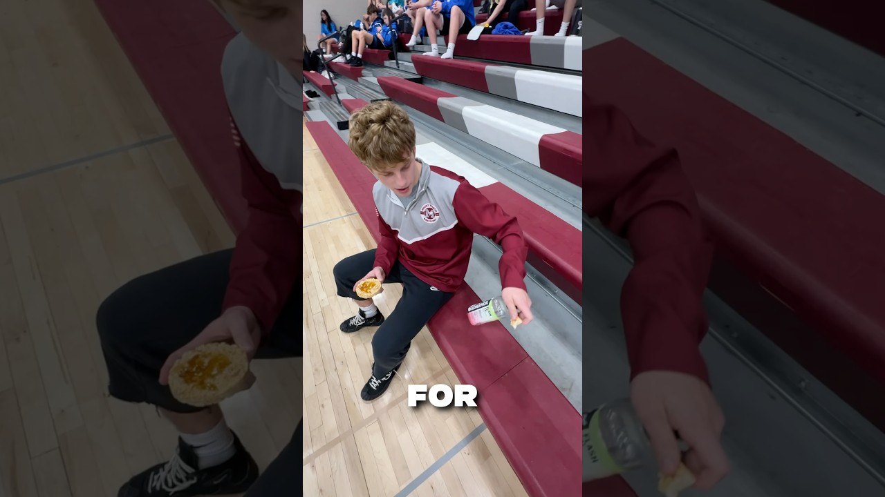 Как борец, занимающий первое место в рейтинге, разминается перед своими поединками... 🤔 