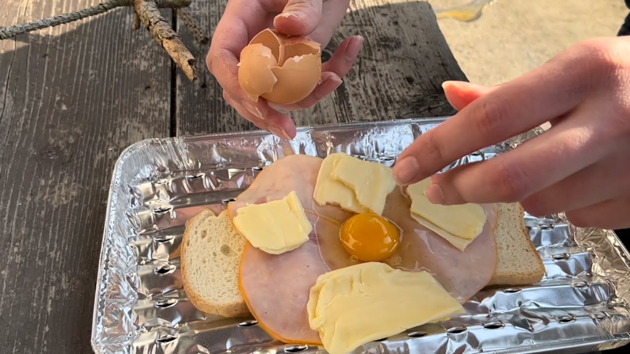 Bake egg toast ham