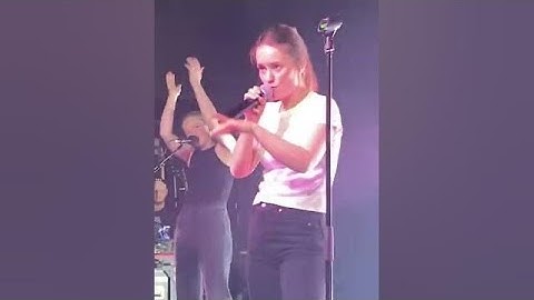 Sigrid - HIGH FIVE - LIVE Philadelphia TLA 09/29/22 AJB