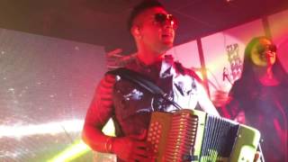 AJ Castillo-Explotar/Te Quiero Amar