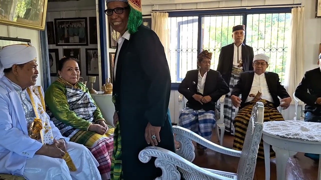 Sultan Buton ke-41 Bersama Perangkat Adatnya Shalat Idul Adha  1446 Hijriah di Masjid Quba Baadia