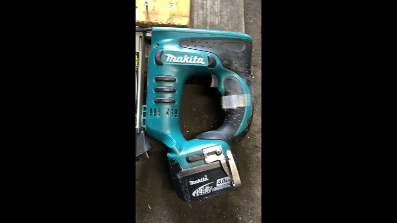 マキタ 充電式タッカ ST110D - YouTube