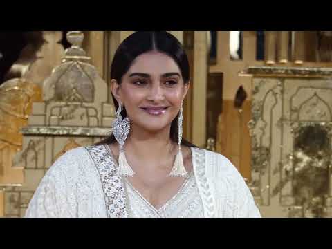 Sonam Kapoor Ahuja attends Abu Jani Sandeep Khosla's 40th year celebration in Mumbai