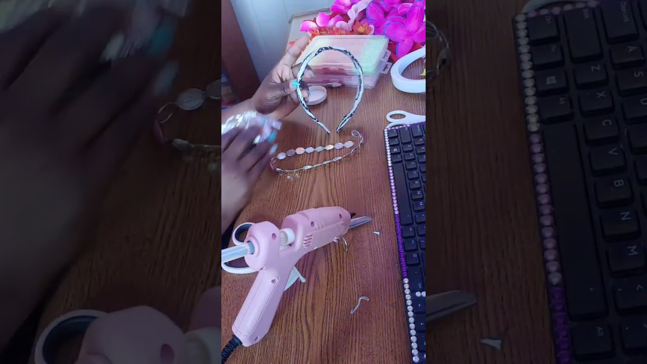 Making a Head band with hot glue & Zebra fabric. (DIY)