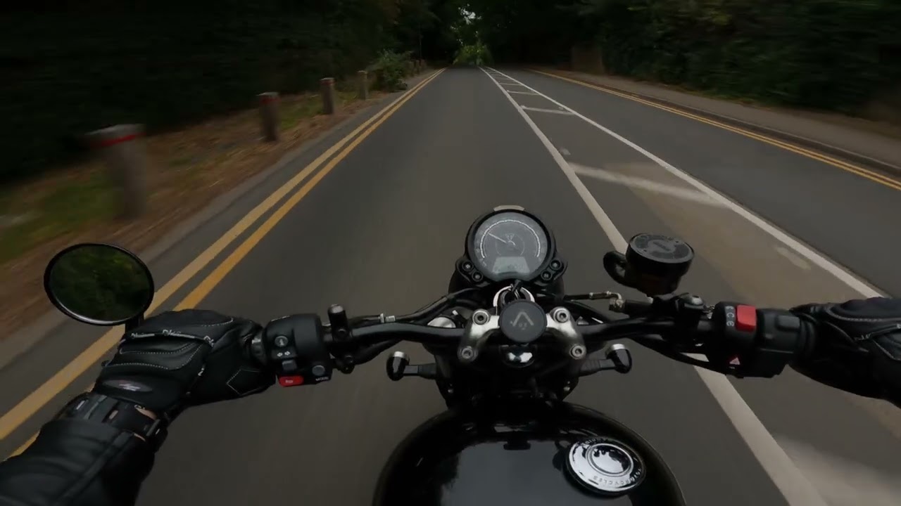 A very busy and cloudy Sunday | London | Triumph Bonneville | 4K