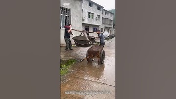 "Genius Old-School Hack! Moving Heavy Pots Like a Pro 🌾"