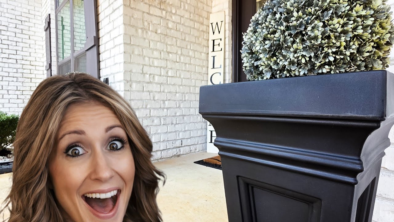 Моя терраса выглядела пустой… Эти кашпо мгновенно это исправили 🖤🌿