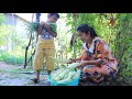 Sreypov Life Show: Seyhak and mommy harvest garlic flower and bitter gourd for cooking