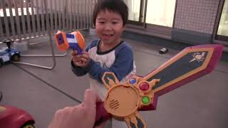 「妖怪ウォッチ」ガチンコ対決!武器：DXエンマブレード、DX妖怪ブラスター  Yo-kai Watch