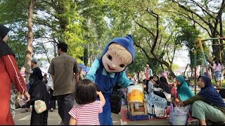 Om Badut marsha ngamen di CFD