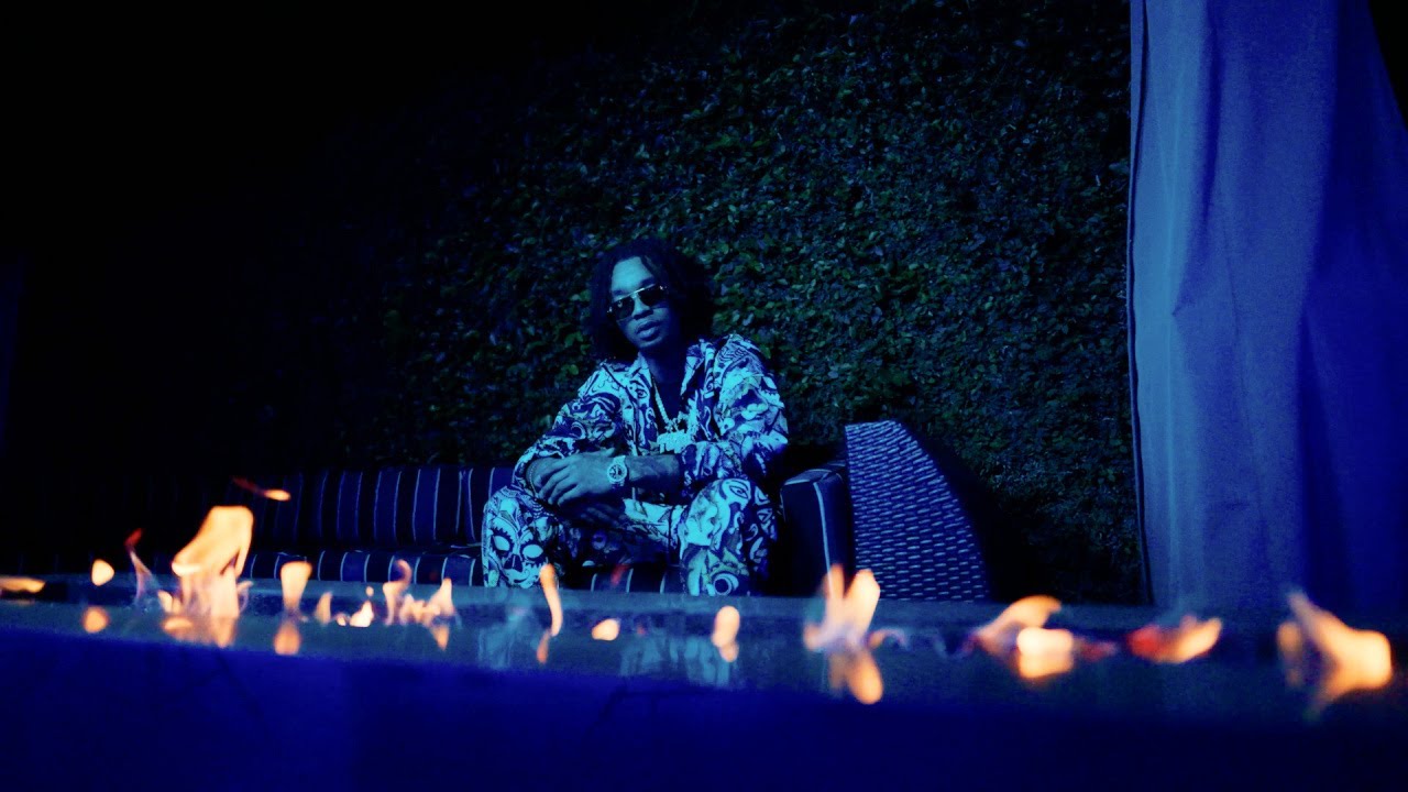 Flight Rapper Smoke Break Flight - UDontWannaSmoke (Official Music Video) - YouTube