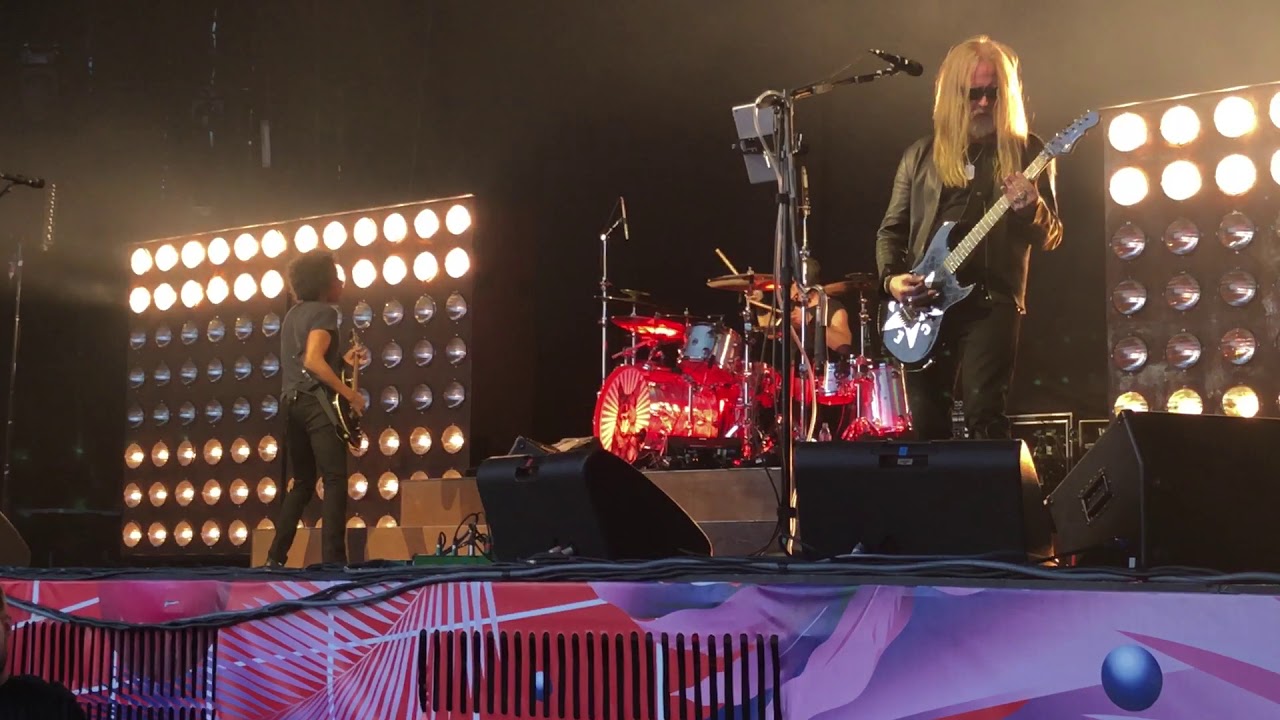 Alice in Chains - Hollow (live in Budapest Park 18/07/01 HQ)