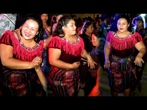 UUYYY QUE MOTOR 4X4 EL SHOW DEL CHIKISTRIKIS AGRUPACIÓN XOYITA MUSICAL