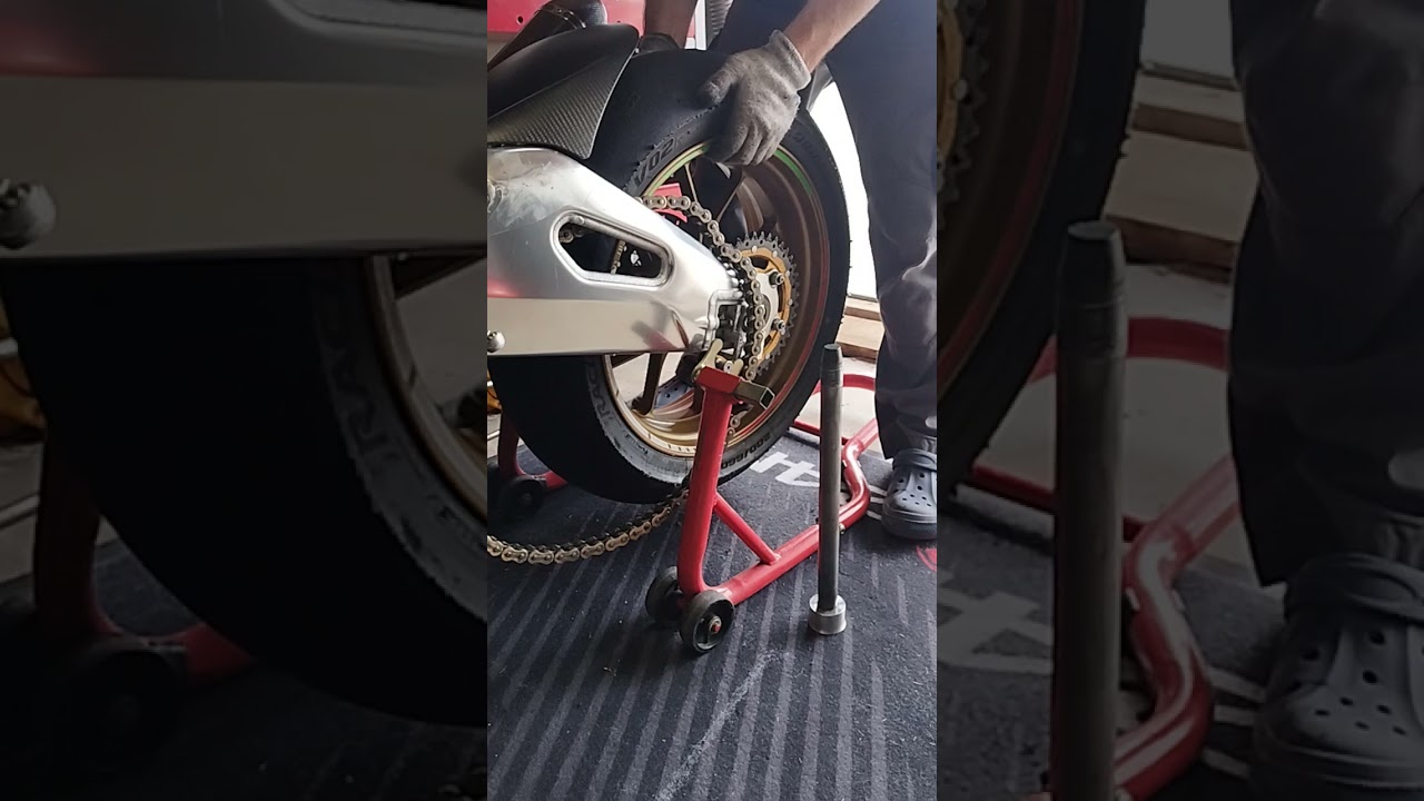 Aprilia RSV4/Tuono V4 Hinterrad Schnellwechselsystem / Rear wheel quick change system