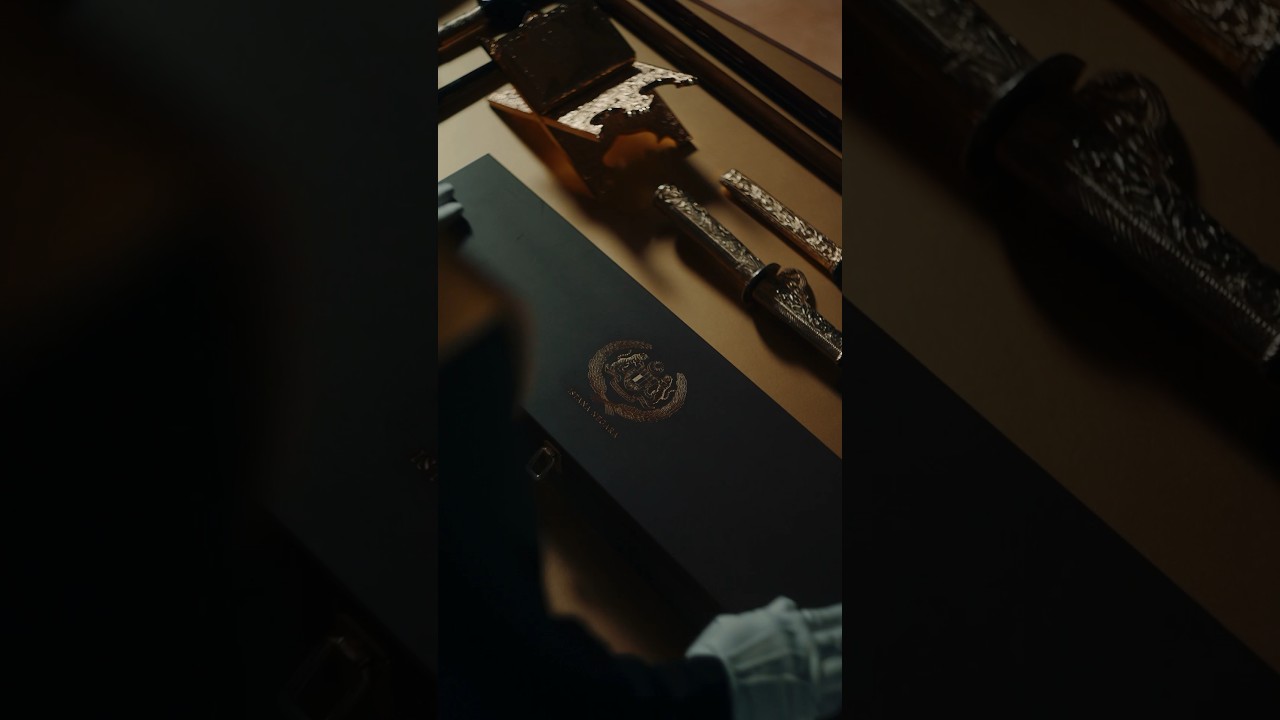 The Installation Of The King : Royal Regalia 