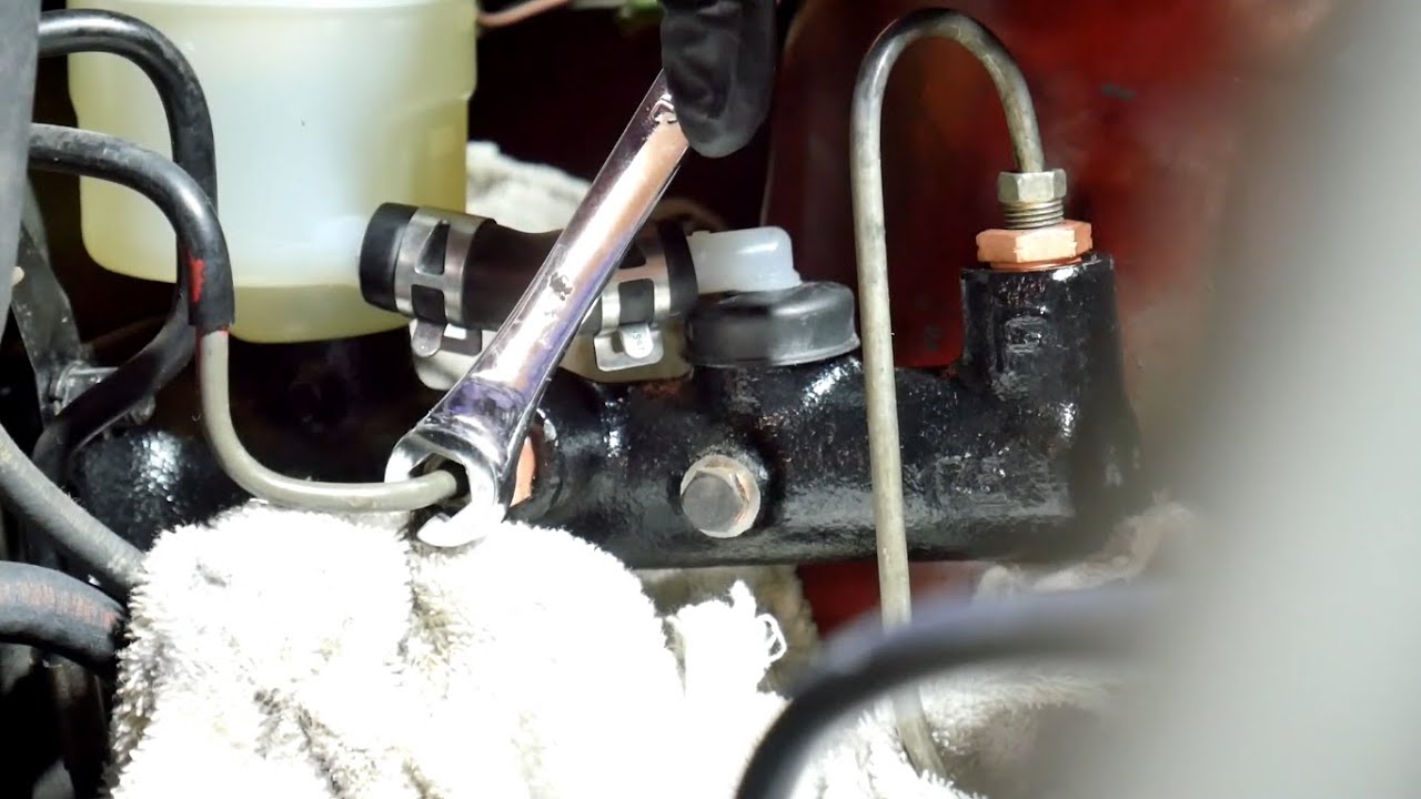 Replacing Brake Master-cylinder on a '84 Toyota Celica GTS RA65