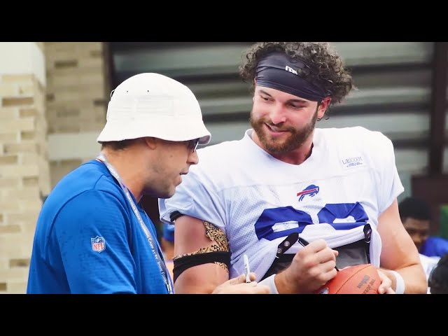 Case Keenum goes undercover as a fan at Buffalo Bills training