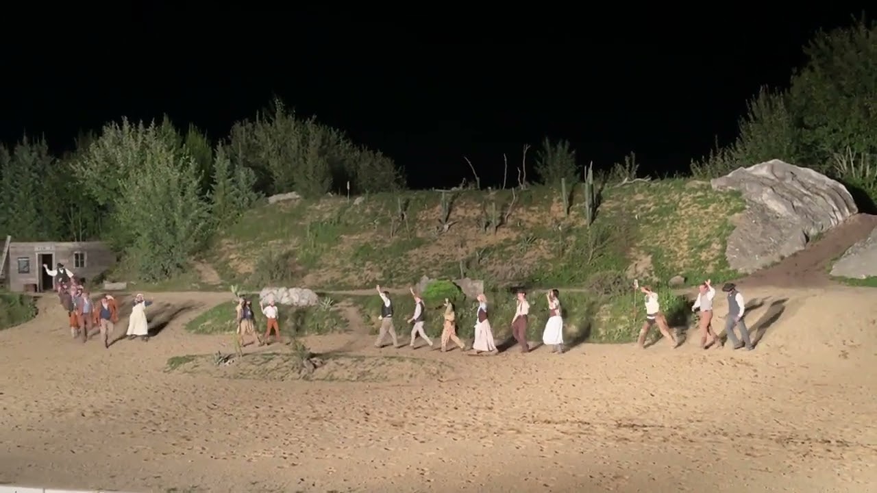 Festspiele Burgrieden: Danke an das Ensemble von 2024 bei "Unter Geiern" 