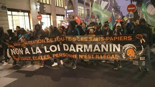 A Paris, des centaines de manifestants contre la loi immigration | AFP Images