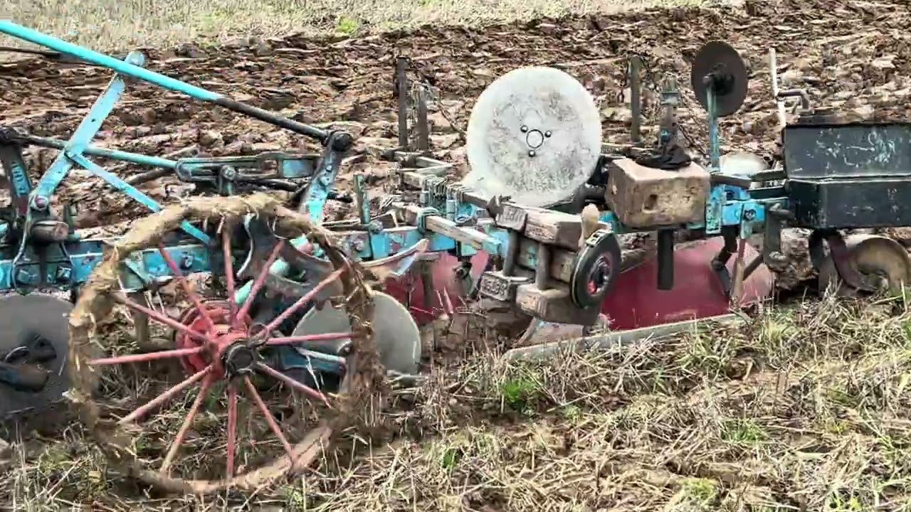 Does show 2025 vintage and modern ploughing