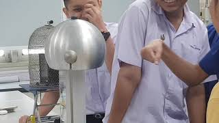 Mwit - My Friends And Van De Graaff