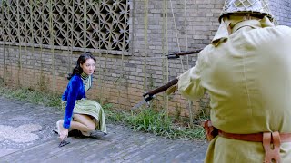 Enemy soldiers bully a girl, and the Kung Fu girl directly kill their commander!