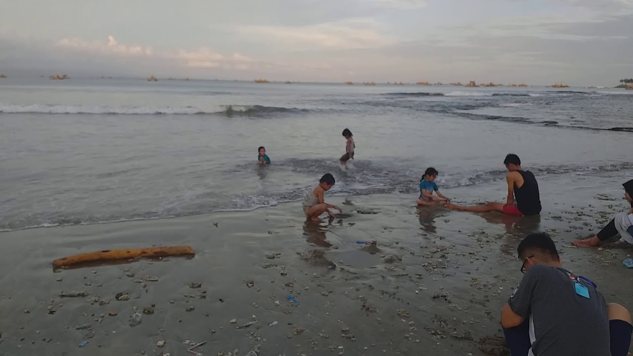 Bermain di pantai - YouTube