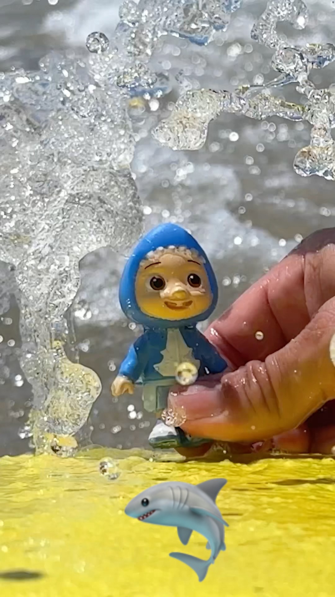 Baby Shark Learns to SURF at the Beach! CoComelon Toy Pretend! #cocomelon #shorts