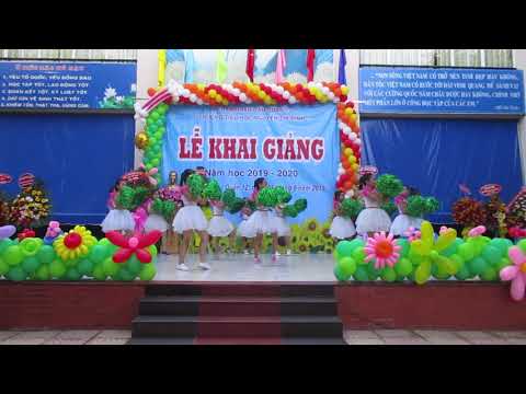 Tiết mục văn nghệ khối Bốn mừng Lễ Khai giảng năm học 2019-2020