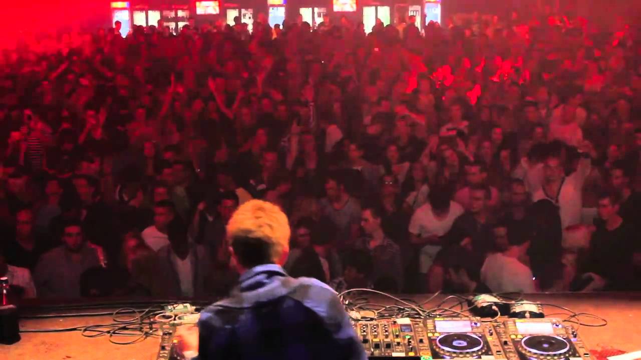 Nicky Romero at Hersftkriebels playing Taio Cruz - Dynamite (Nicky Romero Bootleg)
