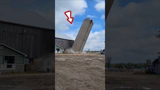 menghancurkan tower silo untuk pakan sapi