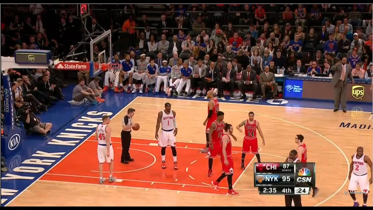 } Fan at the Knicks Bulls game gets ejected for heckling players Crowd turns on him YouTube