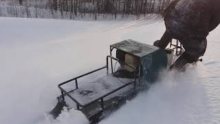 Самодельный мотобуксировщик по глубокому снегу и косогорам