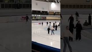 Опасности на конькобежной дорожке. Катание на коньках.