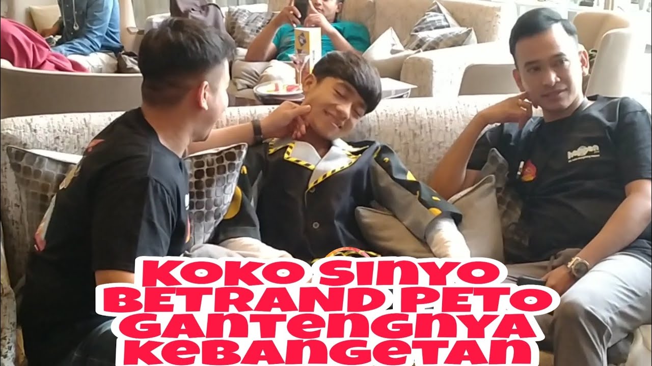 Koko Sinyo BETRAND PETO Gantengnya Kebangetan Sampe Kamera Kearah Dia Terus