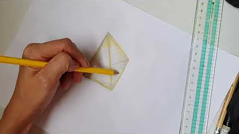 Como fazer uma pirâmide de base triangular passo a passo?