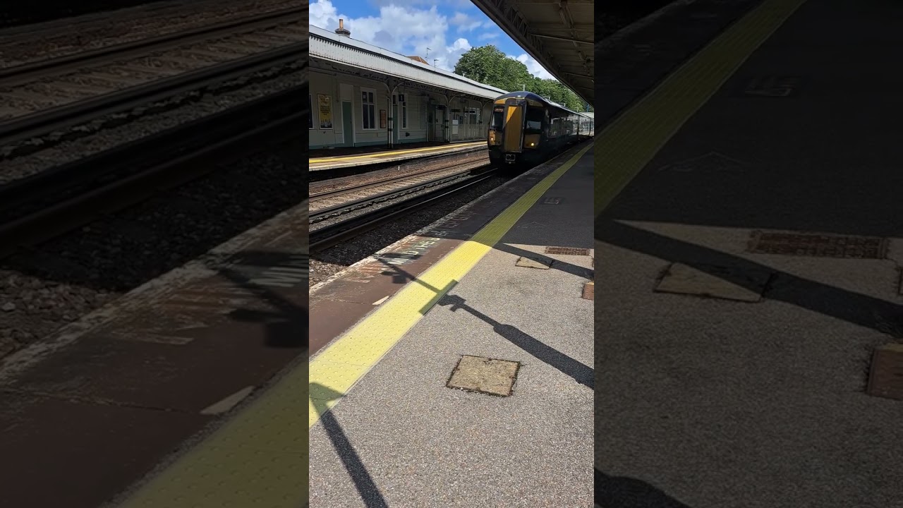 SouthEastern class 375 passing South Croydon 375608 & 375828 15/7/23 