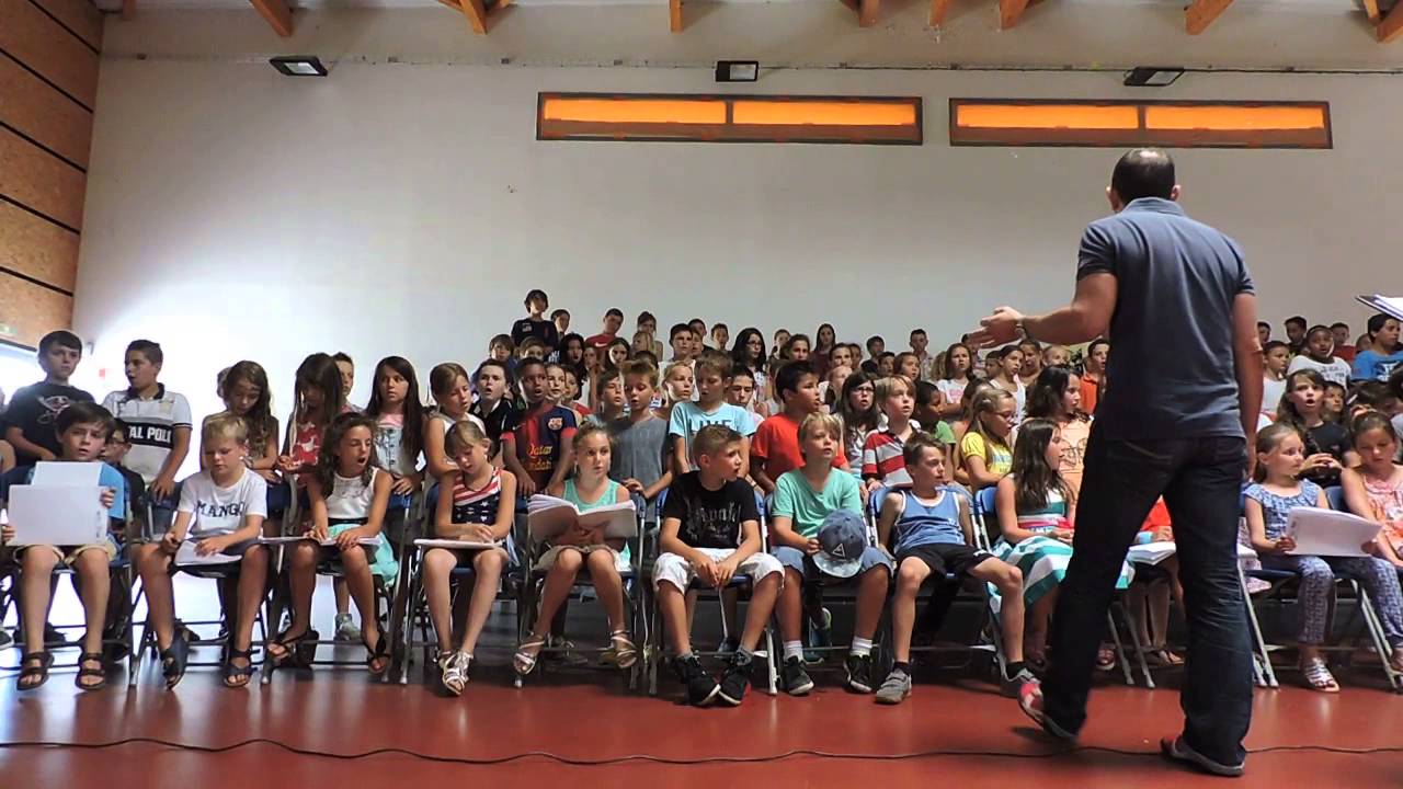 L Hymne A La Joie Par L Ecole Primaire De Bormes Les Mimosas 23 Juin 15 Youtube