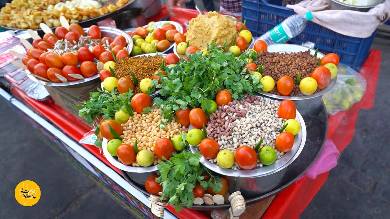 Uttar Pradesh Famous Mix Aloo Chaat Rs. 50/- Only l Noida Street Food | INDIA EAT MANIA